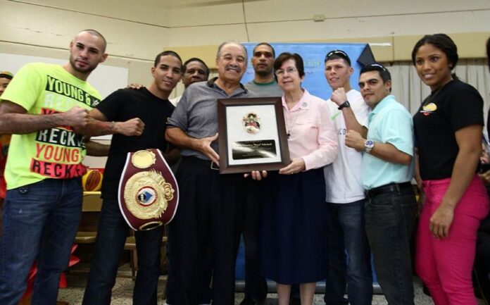 Boxeadores puertorriqueños en el Centro Sister Isolina Ferré.