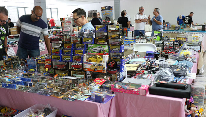 Decenas de coleccionistas de distintas partes de la Isla expusieron sus piezas en la Feria Nacional de Toleteros y Juntacosas en Villalba.