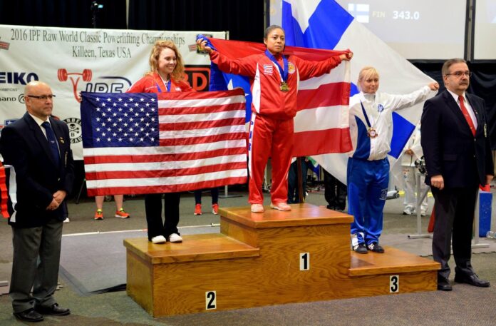 María Luisa Vásquez ganó medalla de oro en el Mundial de la Federación Internacional de Powerlifting celebrado en Texas.