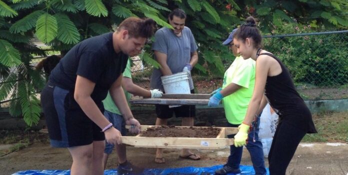los jóvenes también fueron expuestos a labor comunitaria al participar de limpiezas de varias áreas de la Reserva Nacional de Investigación Estuarina de Bahía de Jobos
