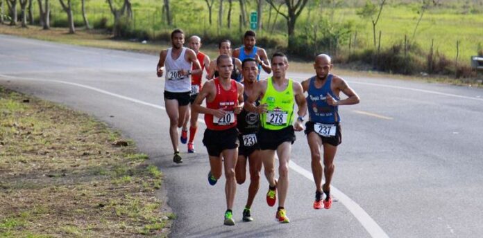 Corredores de todas partes de la Isla participan anualmente del Maratón Santo Cristo de la Salud en Peñuelas.