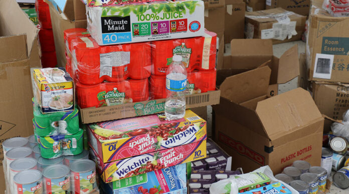 Se solicitan donativos de comida enlatada, agua embotellada y artículos de primera necesidad. (Voces del Sur)