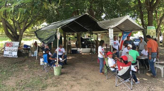 El Campamento contra las cenizas de carbón está ubicado en la carretera PR-385 en Peñuelas. (Voces del Sur)