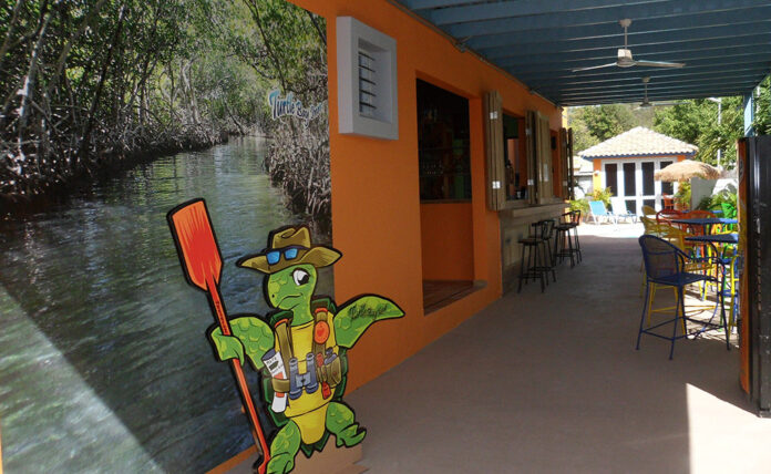 El parador Turtle Bay Inn ubica en el sector La Parguera en el municipio de Lajas.