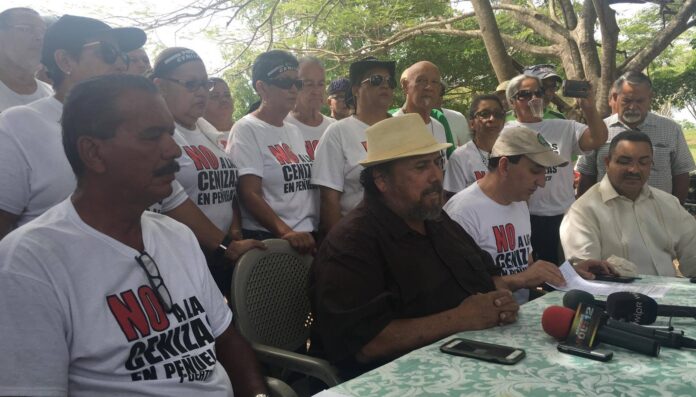 Integrantes del Campamento contra las cenizas de carbón y el alcalde de Juana Díaz reiteraron su oposición al depósito de cenizas.