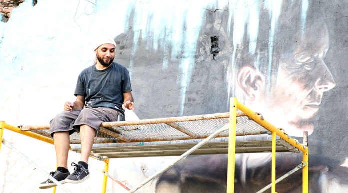 El artista guaniqueño Manuel Morales Vargas trabaja óleo, acuarela y murales. (Voces del Sur)