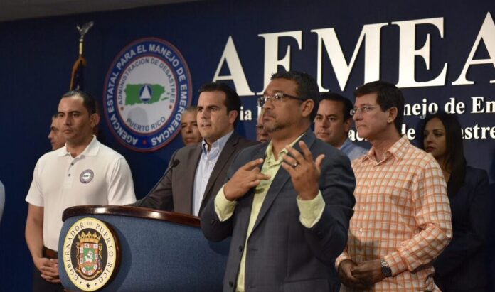 El gobernador Ricardo Rosselló Nevares ofreció una rueda de prensa para comunicar los preparativos ante el paso del potencial huracán María. (Facebook / Ricardo Rosselló)