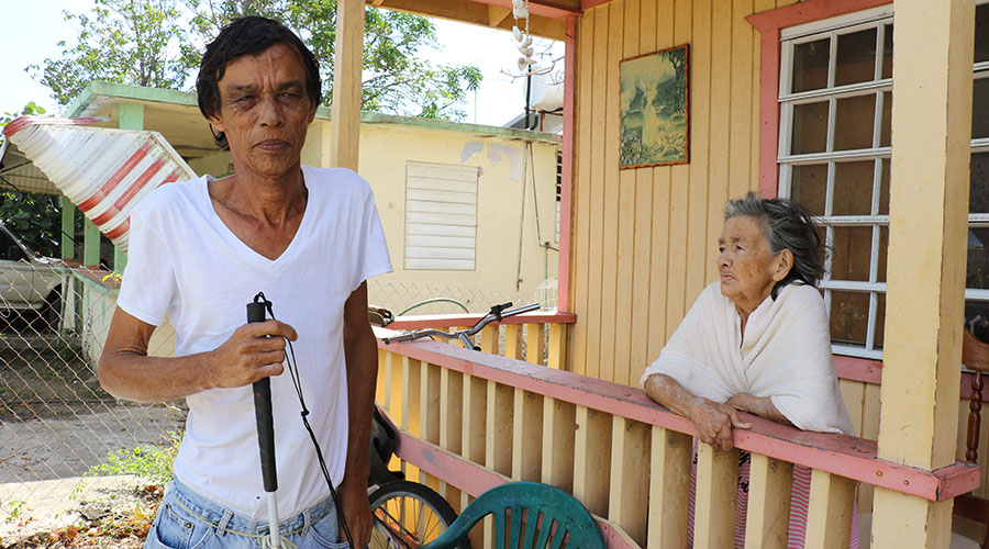Ángel Pacheco pidió ayuda a Tito Kayak para energizar la vivienda de su progenitora Andrea Colón en la calle 6 de Manzanilla en Juana Díaz. (Voces del Sur)
