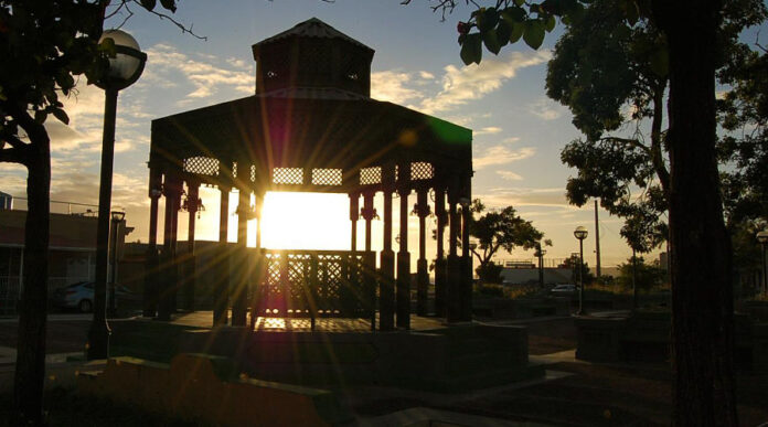 Plaza 65 de Infantería de la Playa de Ponce. (Facebook / Noches de Placita)