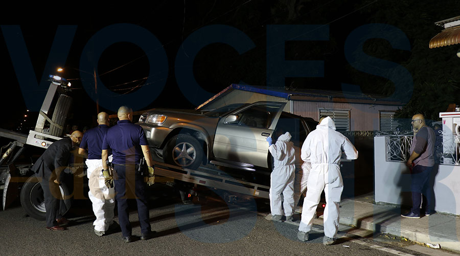 La Policía ocupó la guagua Nissan Pathfinder de Valerie Ann Almodóvar Ojeda en una residencia de la barriada Baldorioty en Ponce. (Voces del Sur / Pedro A. Menéndez Sanabria)
