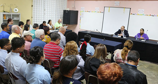 Vista pública de la Comisión senatorial de Salud Ambiental y Recursos Naturales en la Escuela Genaro Cautiño de Guayama. (Suministrada)