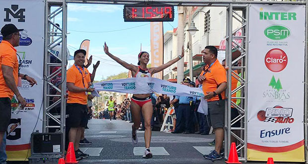 La puertorriqueña Beverly Ramos estableció hoy una nueva marca nacional para la distancia de 21 kilómetros al ganar la rama femenina del Medio Maratón San Blas de Illescas de Coamo con tiempo de 1:15:50. (Facebook / Municipio Autónomo de Coamo)