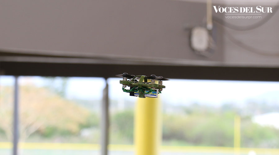 El primer vuelo oficial del bio-drone tuvo lugar en el recinto de Ponce de la Universidad Interamericana de Puerto Rico.