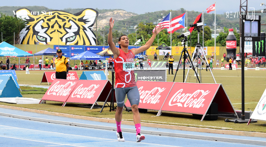 Ryan Sánchez Estrada, del recinto de Gurabo de la Universidad Ana G. Méndez, ganó oro y estableció una nueva marca en los 800 metros. (Voces del Sur / Revista J / Jean Cosme Crespo)