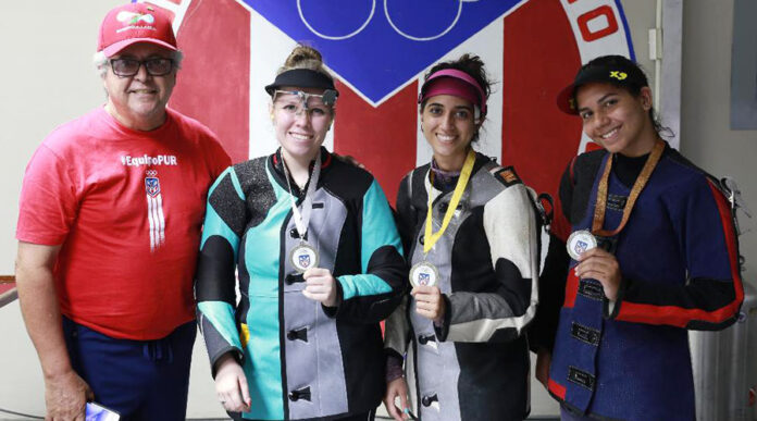 Yarimar Mercado Martínez (al centro) se colgó el oro en la modalidad de rifle de aire 10 metros. Fabiola Álvarez obtuvo plata y Andrea Robinson bronce. (Suministrada)