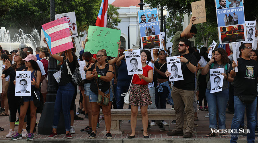 Cientos de personas se unieron esta tarde a una manifestación en la plaza Las Delicias de Ponce en reclamo por la renuncia de Ricardo Rosselló Nevares. 