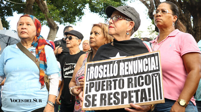 Cientos de personas se unieron esta tarde a una manifestación en la plaza Las Delicias de Ponce en reclamo por la renuncia de Ricardo Rosselló Nevares.