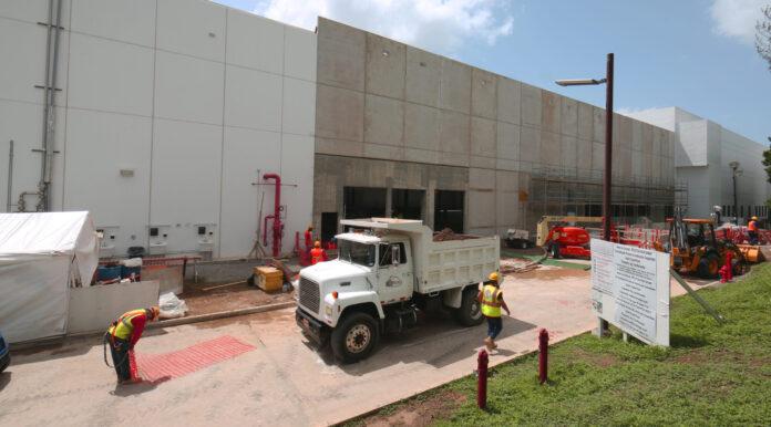 Trabajos de construcción del nuevo edificio de CooperVision en Juana Díaz. (Suministrada)