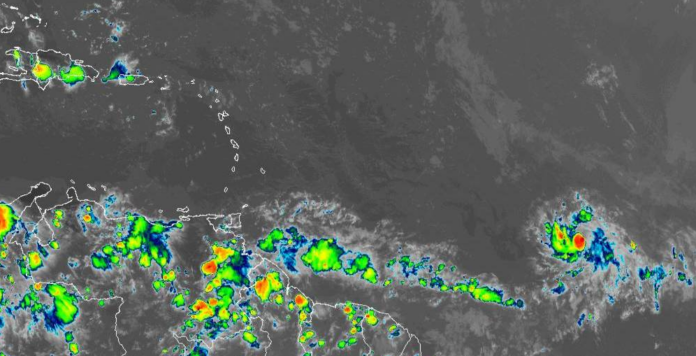 La depresión tropical se encuentra a unos 2,285 kilómetros al este de las Islas de Barlovento. (Captura/NOAA)