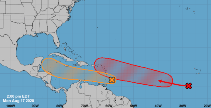 Proyección de ondas en el Atlántico a las 2:00 p.m. del 17 de agosto de 2020. (Centro Nacional de Huracanes)