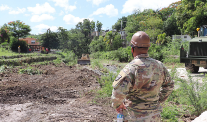 Trabajos de limpieza y dragado del río Coamo por parte de la Guardia Nacional de Puerto Rico. (Guardia Nacional de Puerto Rico)