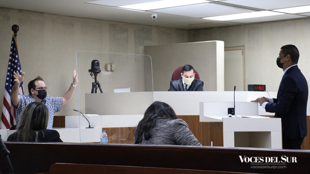 Osvaldo Antommattei responde a preguntas de la Fiscalía durante el juicio por el asesinato de Valerie Ann Almodóvar. (Voces del Sur/Pedro A. Menéndez Sanabria)