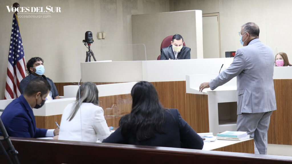 Roberto Rivera Hernández contesta preguntas de la defensa de Cornier Torres durante su testimonio. (Voces del Sur/Pedro A. Menéndez Sanabria)